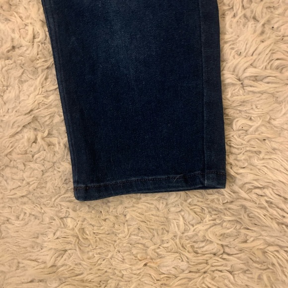 Curvy Hugh rise capri jeans - Picture 4 of 4